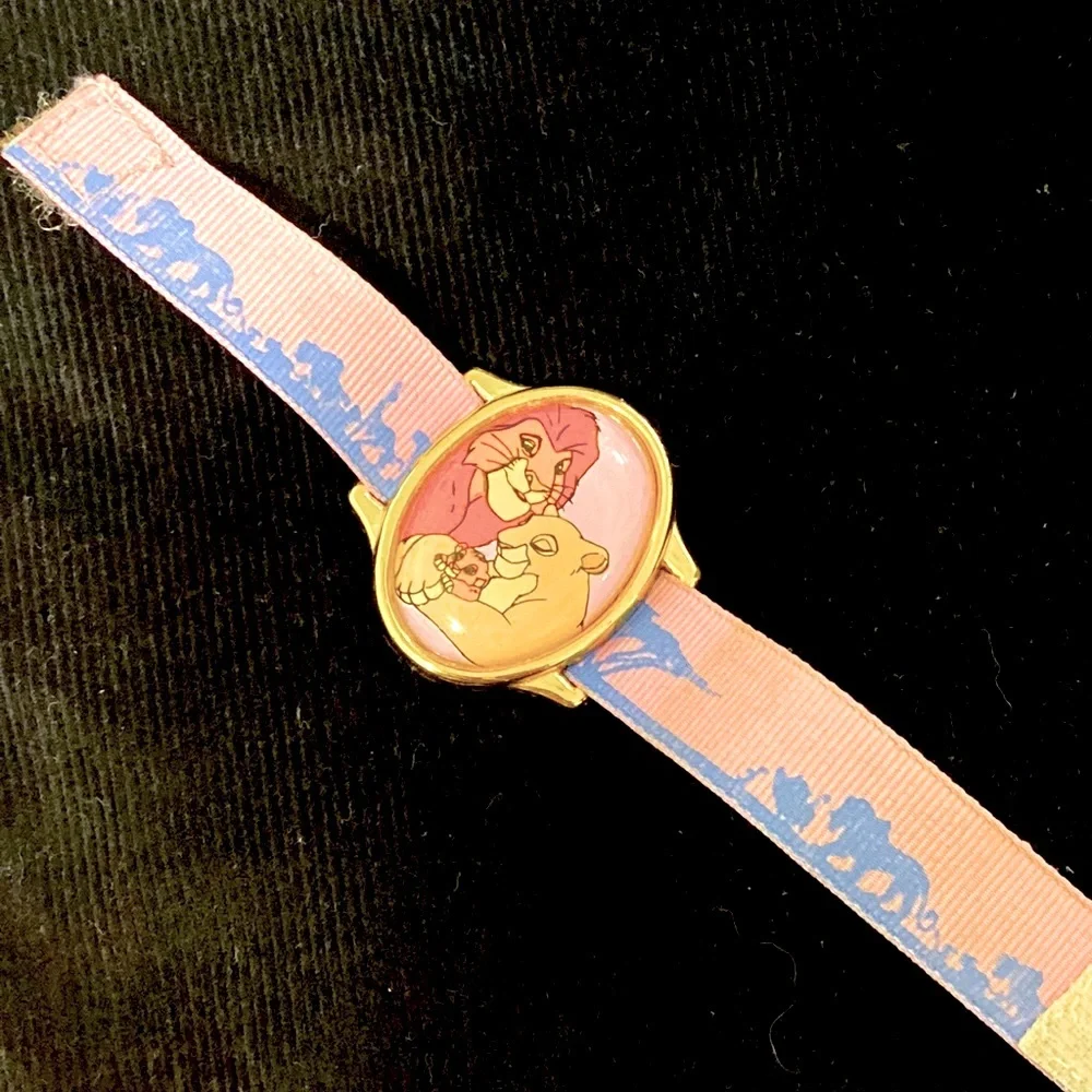Vintage Lion King bracelet with large domed cameo Simba family